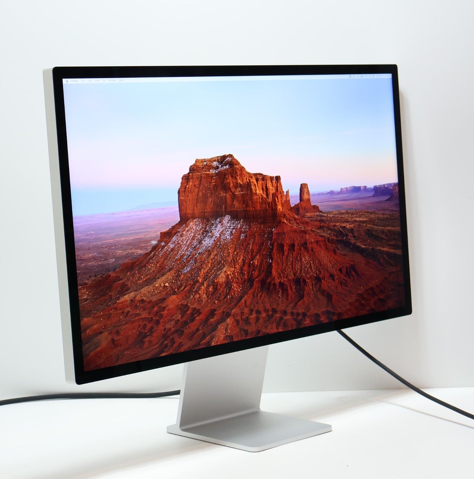 Apple Studio Display 5K Retina 27" MK0U3LL/A - Standard Tilt Stand - Image 8