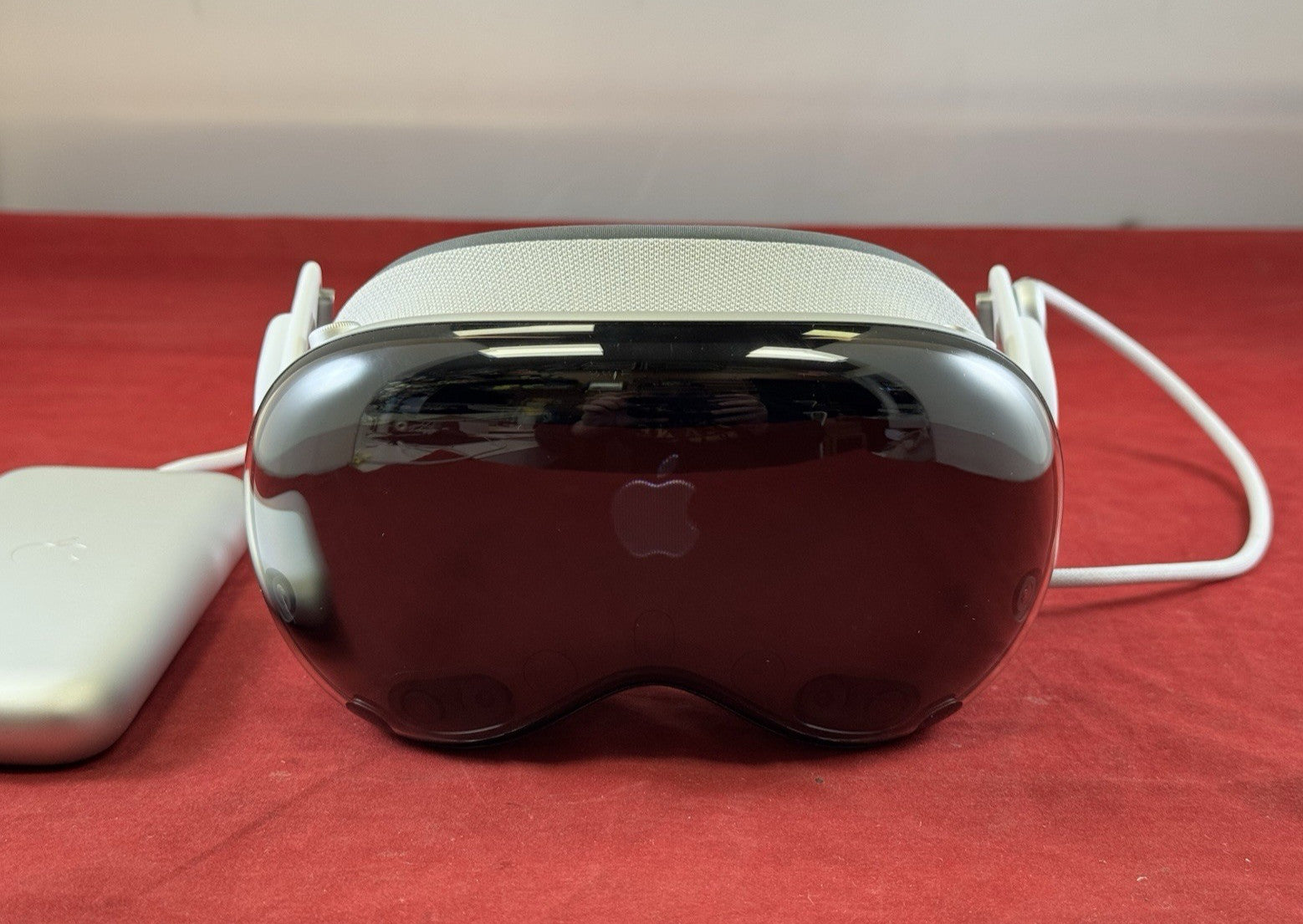 Apple Vision Pro VR Headset w/ Original Box 256GB - MQL83LL/A - Image 13