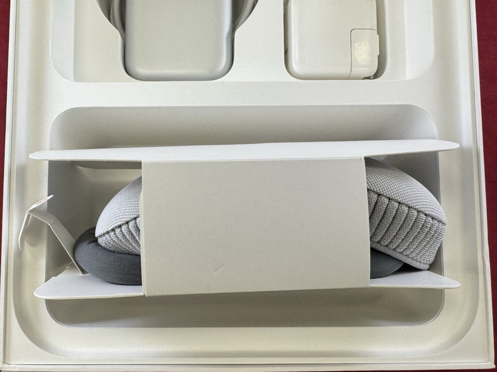 Apple Vision Pro VR Headset w/ Original Box 256GB - MQL83LL/A - Image 15