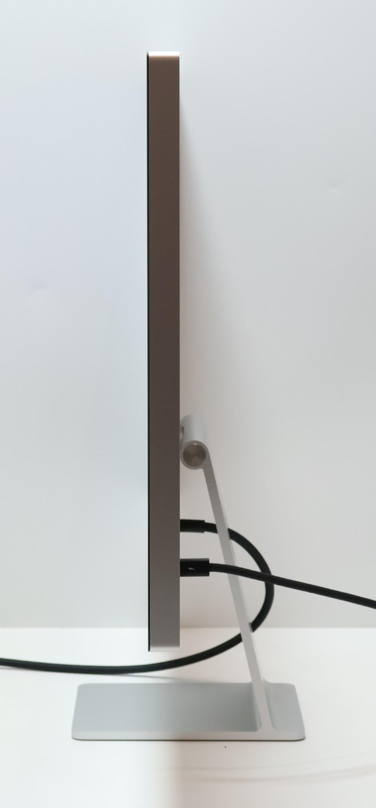 Apple Studio Display 5K Retina 27" MK0U3LL/A - Standard Tilt Stand - Image 7