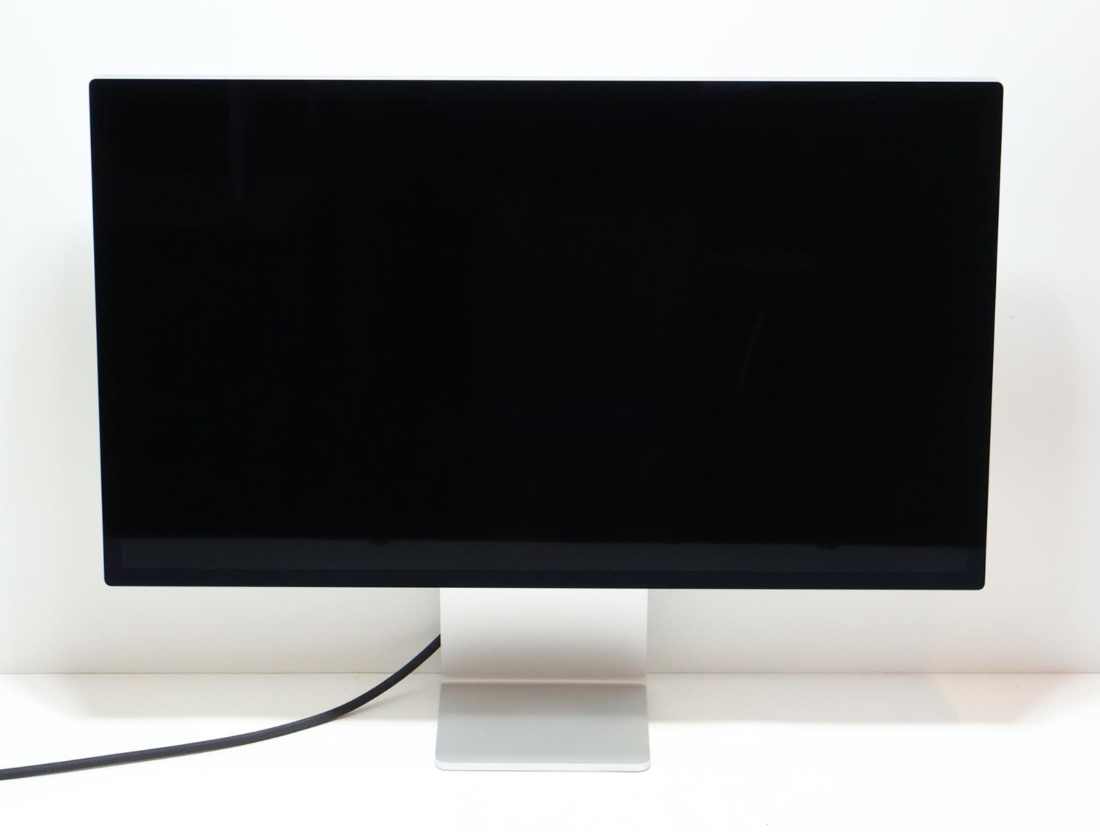 Apple Studio Display 5K Retina 27" MK0U3LL/A - Standard Tilt Stand - Image 17