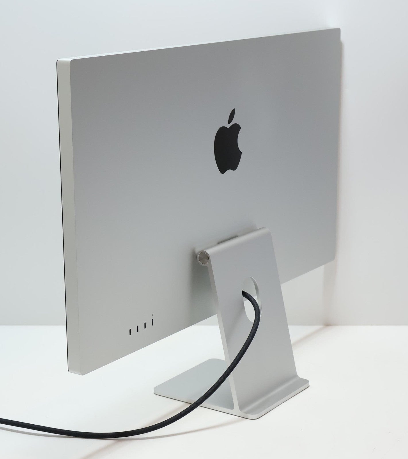 Apple Studio Display 5K Retina 27" MK0U3LL/A - Standard Tilt Stand - Image 14