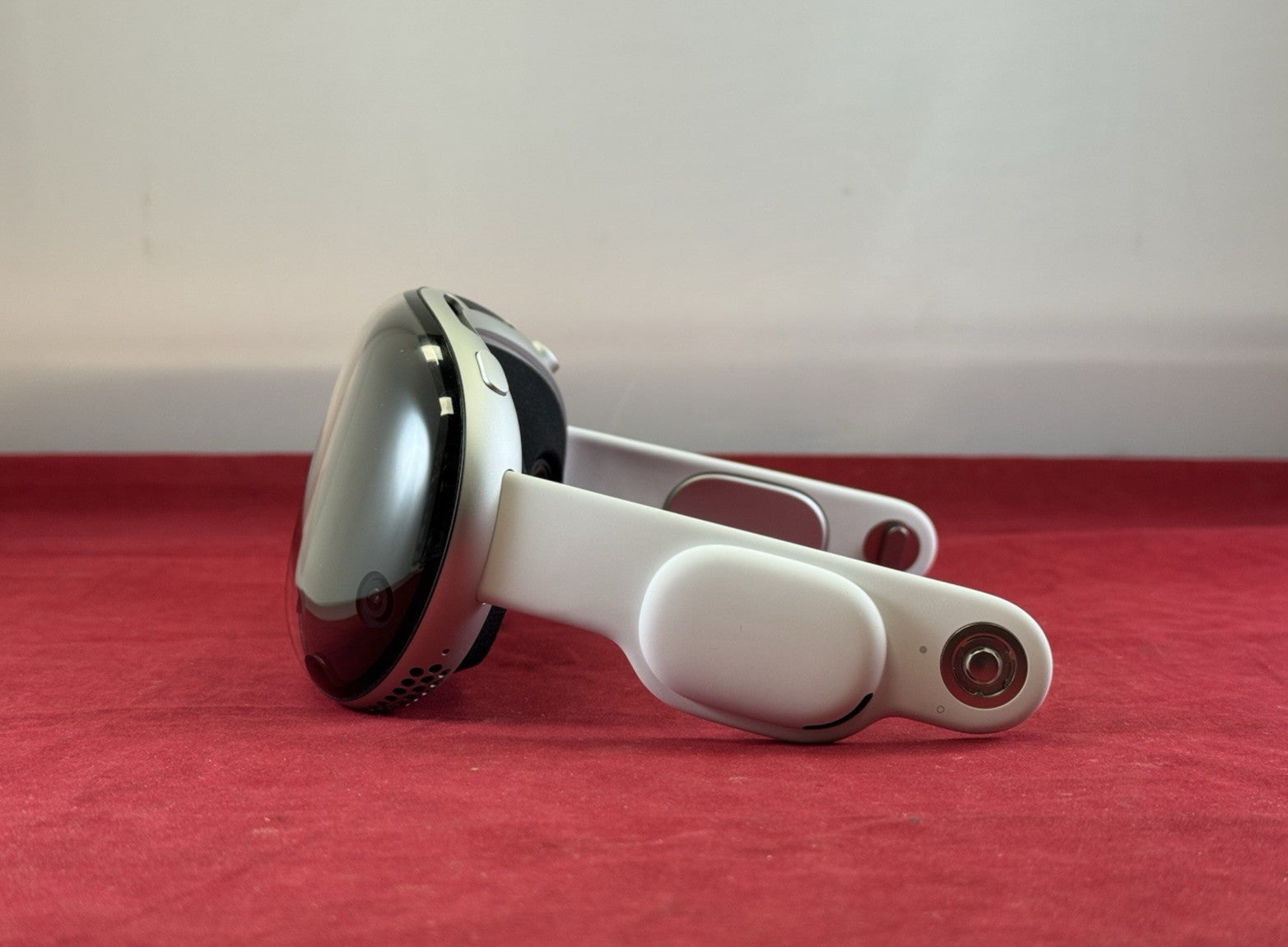 Apple Vision Pro VR Headset w/ Original Box 256GB - MQL83LL/A - Image 7